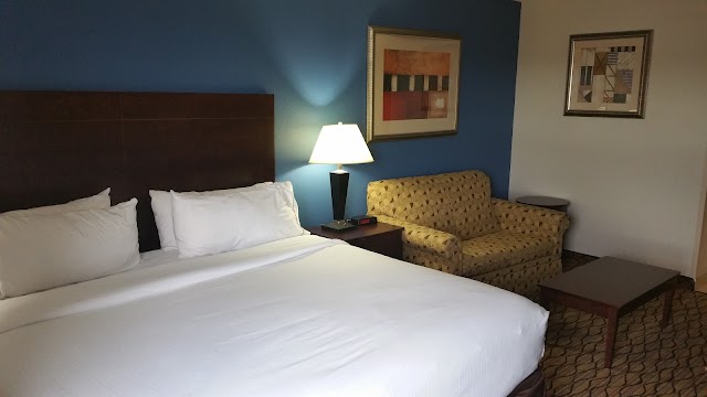 Holiday Inn Express Omaha West - 90th St