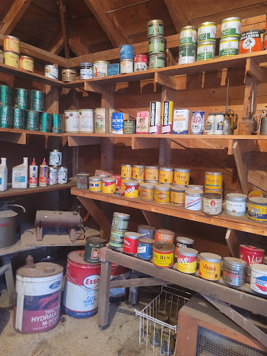 Antique Yard - Visual