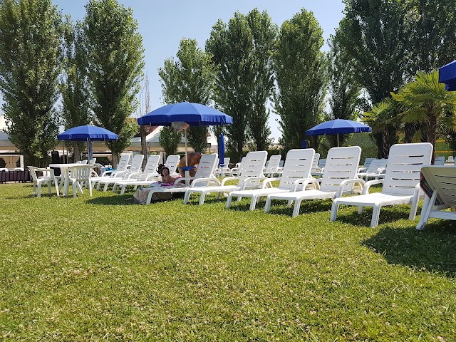 Piscina Oasi Club