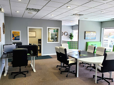 Better Homes and Gardens Real Estate Star Homes McHenry 4817 W Elm St, McHenry, IL 60050