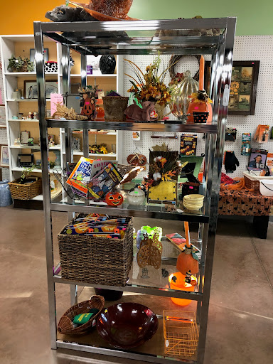 Lily Pads Resale Boutique - Thumbnail