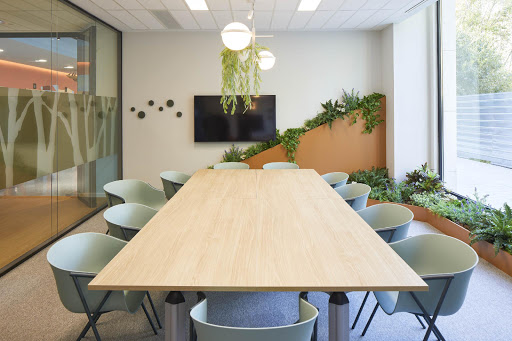 Wojo Coworking Barcelona Poblenou - Alquiler oficinas y salas de reuniones
