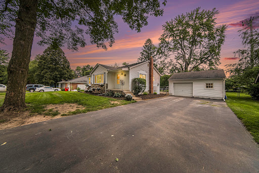 Amanda Rechsteiner - River's Edge Realty, KW Living - Thumbnail