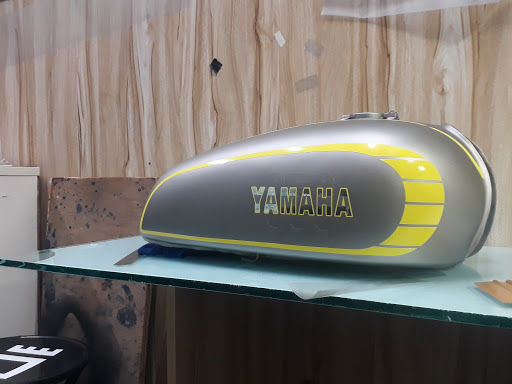 yamaha RD350 custom stickering post image