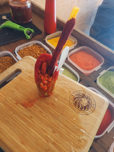La ReYna Miches & Snacks - Thumbnail