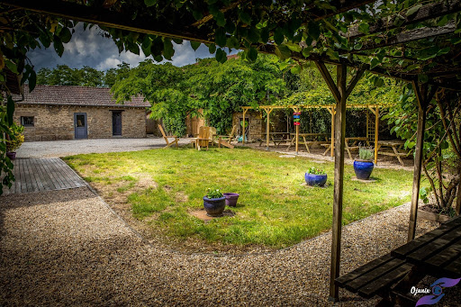 Photo de Gîte et Chambre d'hôte à la ferme avec piscine/spa, Location insolite avec spa/sauna, proche Limoges, Limousin, Haute-Vienne à Châteauponsac (87290)