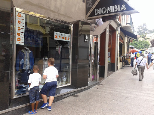 Dionisia. Tienda de ropa y complementos para hombre, en Gernika.