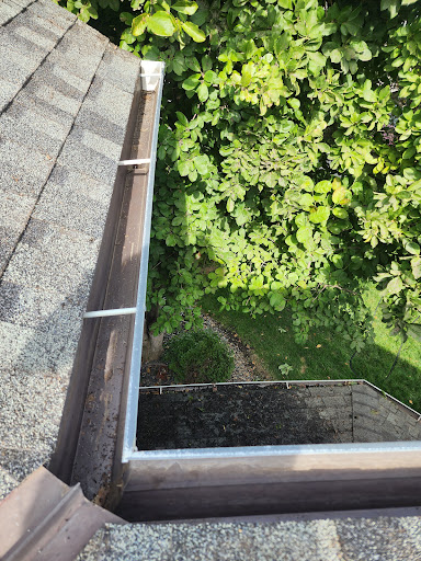 EO Gutter Cleaning & Pressure Washing - Thumbnail