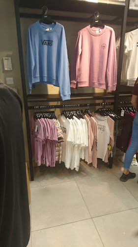 VANS Outlet Swindon Open Times