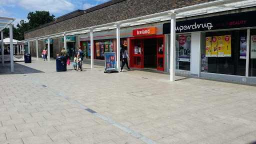 Iceland Supermarket Crawley Gallery - United Kingdom
