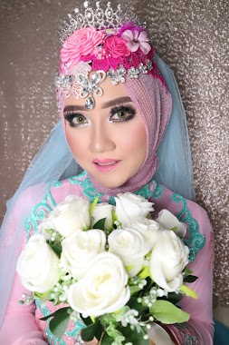 Din's Make Up, Author: Adinda Rachma Idha Putri