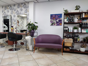 Photo n°2 de Créatif Coiffure Mireille DEYGAS à Peaugres (Salon de coiffure)