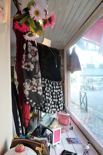 Armoire de Filles - Thumbnail