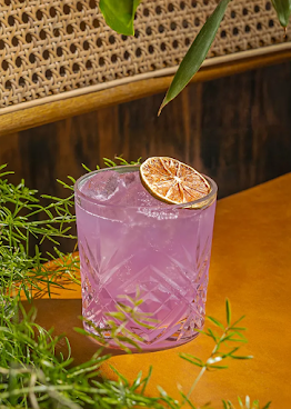 Somerset Bar by null