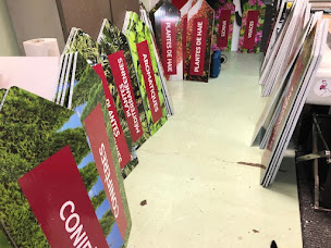 Photo n°13 de Sérimages à Les Clayes-sous-Bois (Magasin de trophées)