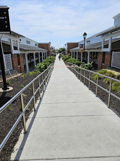 Leesburg Outlet Mall - Thumbnail