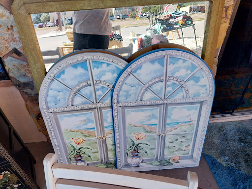 Emery's Boutique N consignment LLC SR 52 Hudson Gallery - United States