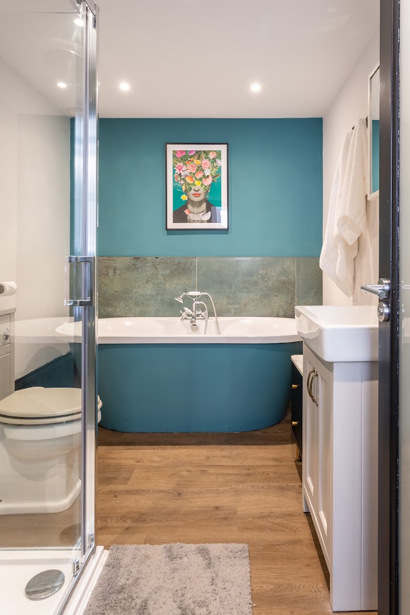 Purple Guest photo 2