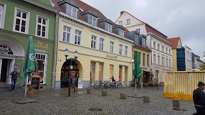 Photos of Ernsting's family