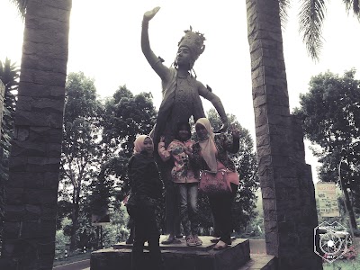 Photos of Gumitir