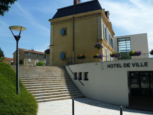 Photo n°2 de Mairie - Limonest à Limonest (Mairie de village)