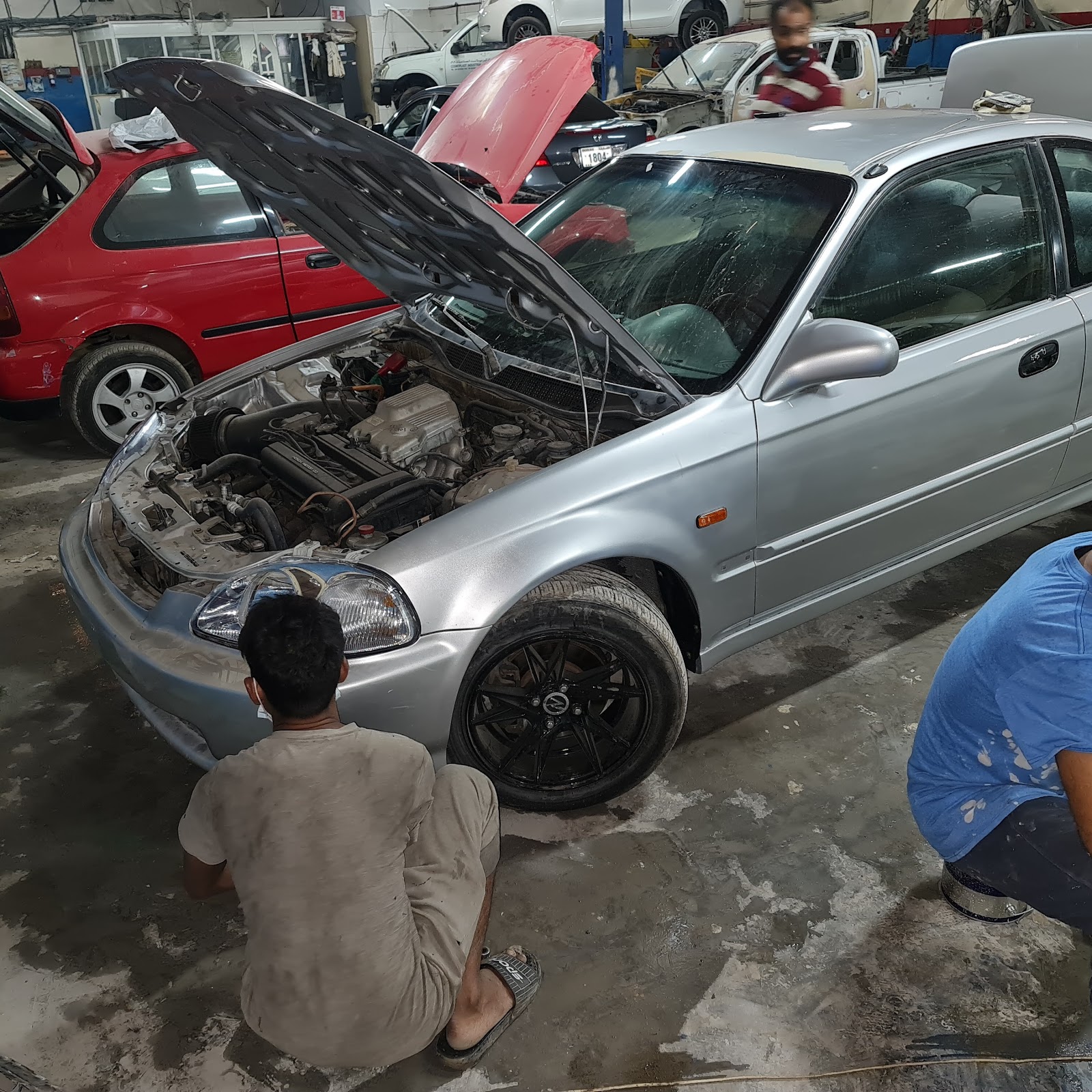 Al Nisr Al Thahabi Service Centre/Garage - صورة 2