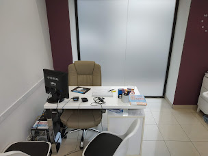 Photo n°7 de Dentiste 13009 - Dr Gilles Zerbib à Marseille (Centre de vaccinations internationales)