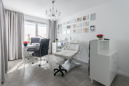 Just Glam Studio Urody | Oczyszczanie Wodorowe | Lifting INNARI | Manicure