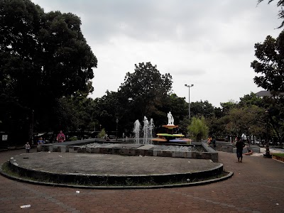 Photos of Water Fountain and Statue of Kartini