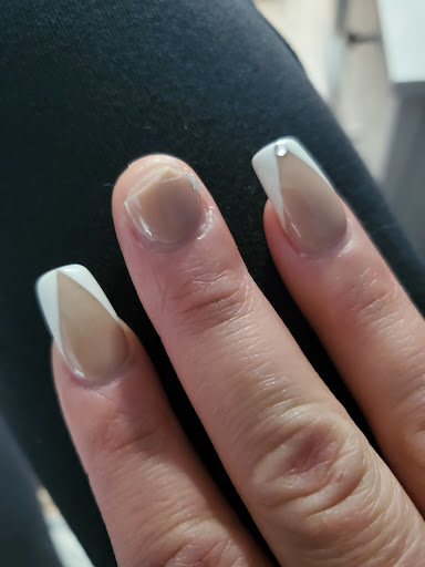 Mary's Nails & SPA Logo