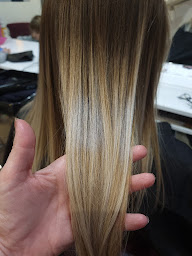 Photo n°11 de Mademoiselle M à Bourg-de-Péage (Salon de coiffure)