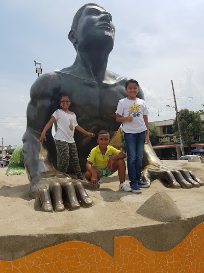 Photos of El Hombre Caiman
