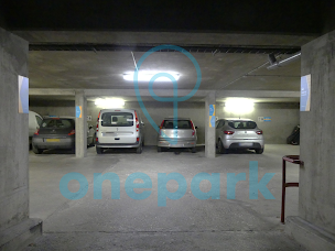 Photo n°9 de Onepark - Location Parking Paris - Le Père-Lachaise à Paris (Parking couvert)