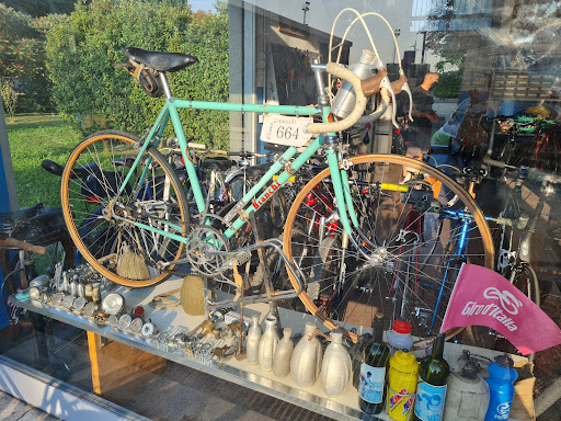 Daniele Landoni riparazione biciclette - Thumbnail