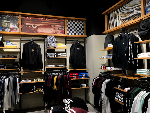VANS Store Marcianise - Thumbnail