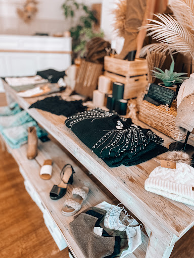 La Tre Clothing & Accessories - Thumbnail