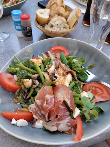 Le Paddock Café - Thumbnail