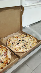 Photo n°3 de LA TOUR DE PIZZ'' Authentique Pizza Depuis 2006 à Mauguio (Pizzeria)