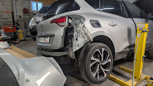 Photo n°4 de Carrosserie Express à Montcel (Atelier de carrosserie automobile)