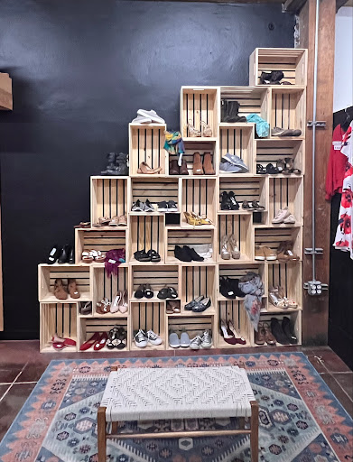 Ashley's Room Consignment Sumner - Thumbnail