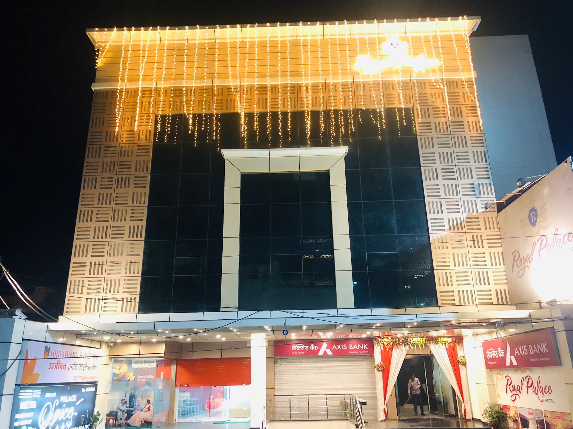 Royal Palace - Hotels in Hapur