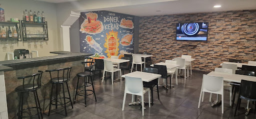Photo 2 - Vinassan Burgers