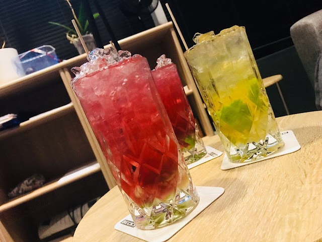 B7 Billard & Cocktails