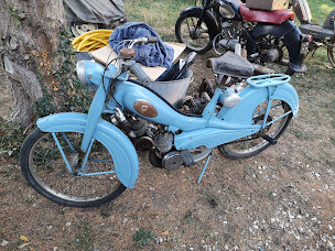 Photo n°6 de Anciennes Roues voitures moto anciennes mobylettes solex à Épône (Concessionnaire de motos d'occasion)