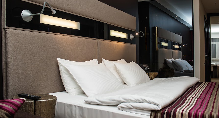 11 Mirrors Design Hotel by FACE the Service by null