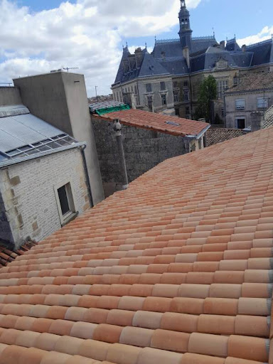 Photo de Couverture Niortaise : Toiture tuiles- ardoise - Charpente - Zinguerie à Échiré (79410)