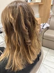 Photo n°5 de Cari'Coif à Saint-Léonard-de-Noblat (Salon de coiffure)