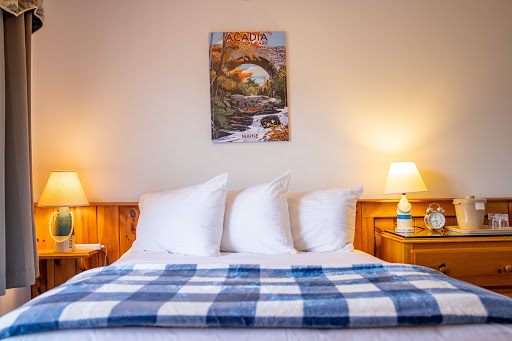 Isleview Motel and Cottages - Thumbnail