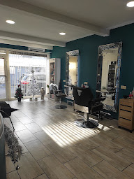 Photo n°1 de Le salon d ISA à Miramas (Salon de coiffure)