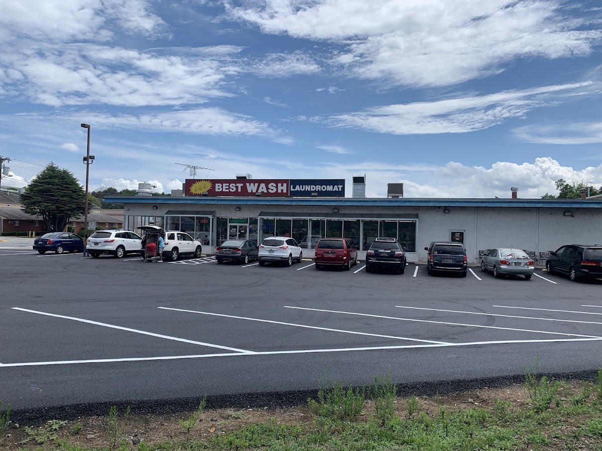 Best Wash Laundromat storefront and entrance in Wilmington